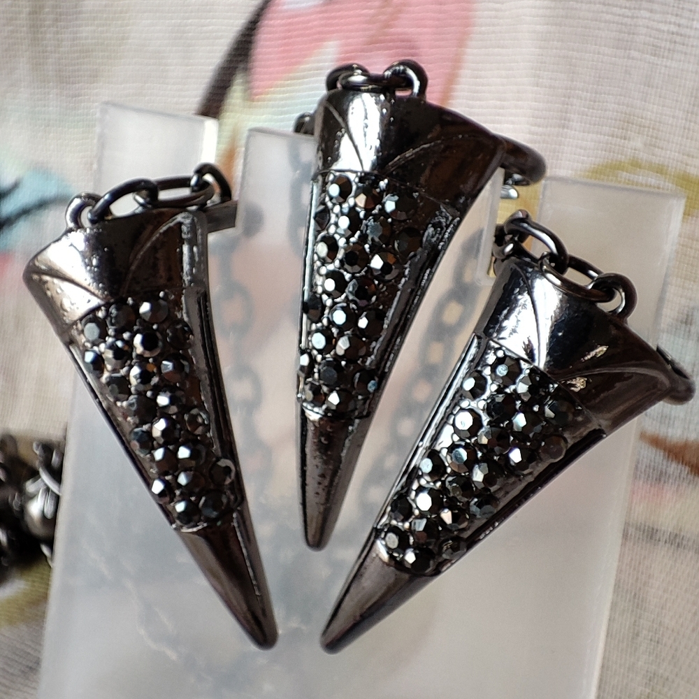 Dolls Kill Gunmetal Slave Bracelet Adjustable Rings Fingernail Claws Gothic NEW - Picture 8 of 10